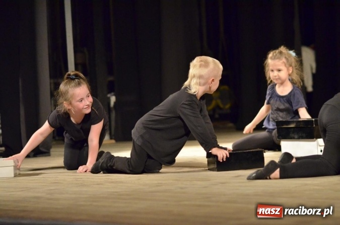 Zdjęcie w galerii na portalu naszraciborz.pl: Teatry na zakończenie pikniku rodzinnego w Strzesze  wiadomości z regionu