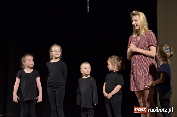 Zdjęcie w galerii na portalu naszraciborz.pl: Teatry na zakończenie pikniku rodzinnego w Strzesze  wiadomości z regionu