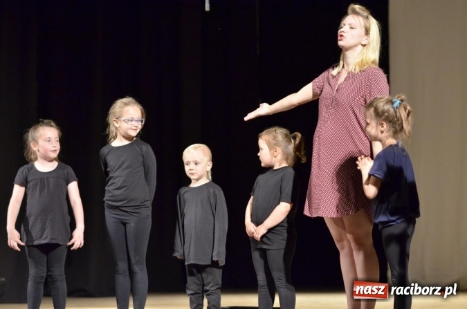 Zdjęcie w galerii na portalu naszraciborz.pl: Teatry na zakończenie pikniku rodzinnego w Strzesze  wiadomości z regionu