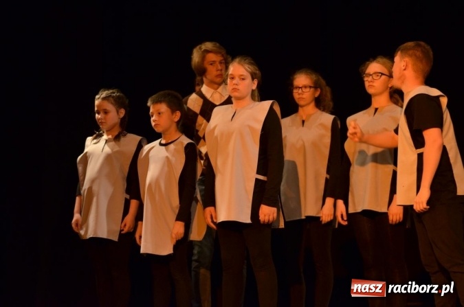 Zdjęcie w galerii na portalu naszraciborz.pl: Teatry na zakończenie pikniku rodzinnego w Strzesze  wiadomości z regionu