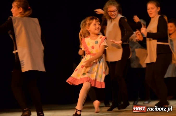 Zdjęcie w galerii na portalu naszraciborz.pl: Teatry na zakończenie pikniku rodzinnego w Strzesze  wiadomości z regionu