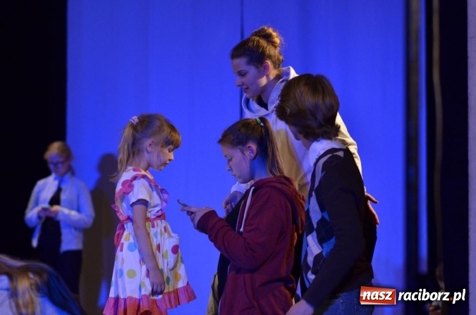 Zdjęcie w galerii na portalu naszraciborz.pl: Teatry na zakończenie pikniku rodzinnego w Strzesze  wiadomości z regionu