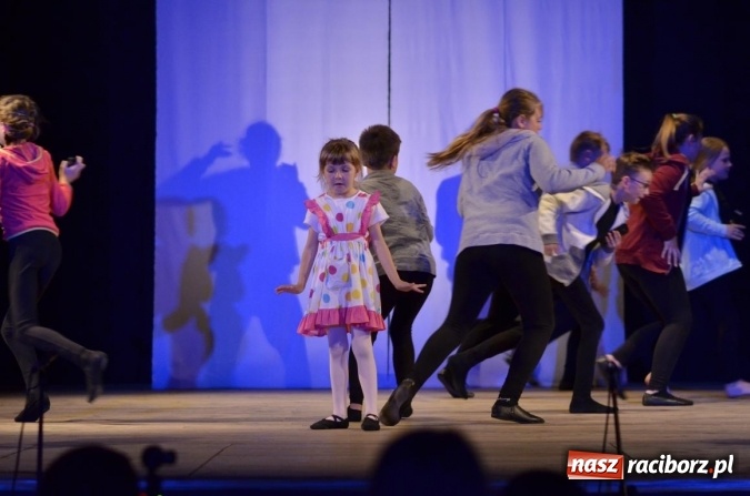 Zdjęcie w galerii na portalu naszraciborz.pl: Teatry na zakończenie pikniku rodzinnego w Strzesze  wiadomości z regionu