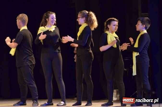 Zdjęcie w galerii na portalu naszraciborz.pl: Teatry na zakończenie pikniku rodzinnego w Strzesze  wiadomości z regionu