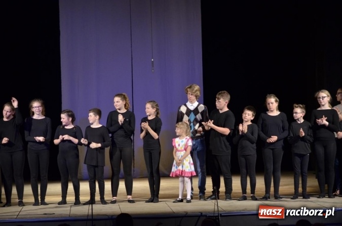 Zdjęcie w galerii na portalu naszraciborz.pl: Teatry na zakończenie pikniku rodzinnego w Strzesze  wiadomości z regionu