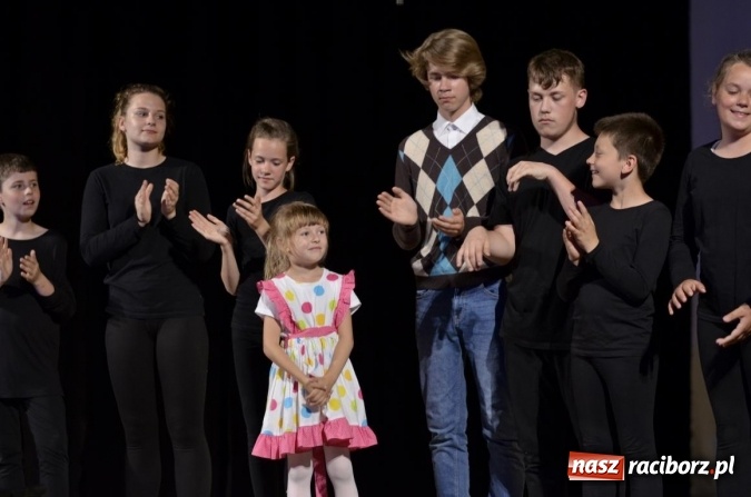 Zdjęcie w galerii na portalu naszraciborz.pl: Teatry na zakończenie pikniku rodzinnego w Strzesze  wiadomości z regionu