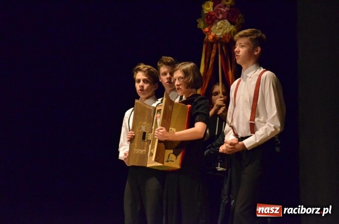 Zdjęcie w galerii na portalu naszraciborz.pl: Teatry na zakończenie pikniku rodzinnego w Strzesze  wiadomości z regionu