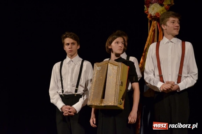 Zdjęcie w galerii na portalu naszraciborz.pl: Teatry na zakończenie pikniku rodzinnego w Strzesze  wiadomości z regionu