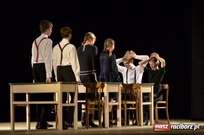 Zdjęcie w galerii na portalu naszraciborz.pl: Teatry na zakończenie pikniku rodzinnego w Strzesze  wiadomości z regionu