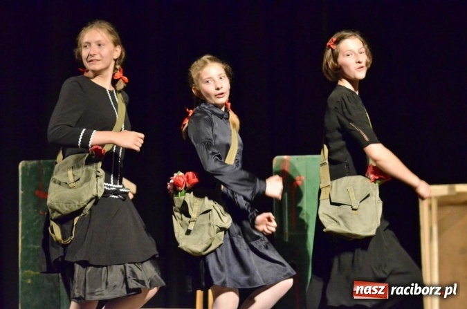 Zdjęcie w galerii na portalu naszraciborz.pl: Teatry na zakończenie pikniku rodzinnego w Strzesze  wiadomości z regionu