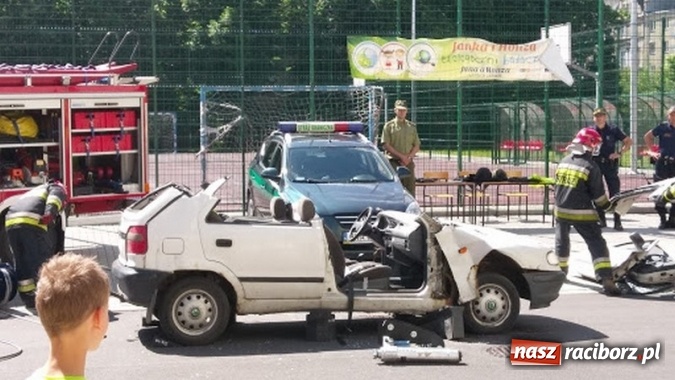 Zdjęcie w galerii na portalu naszraciborz.pl: Chronią, bronią, pomagają – w Szkole Podstawowej nr 4 odbył się piknik służb mundurowych  wiadomości z regionu