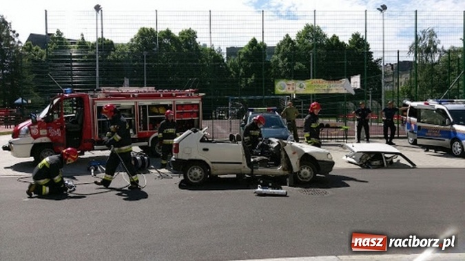 Zdjęcie w galerii na portalu naszraciborz.pl: Chronią, bronią, pomagają – w Szkole Podstawowej nr 4 odbył się piknik służb mundurowych  wiadomości z regionu