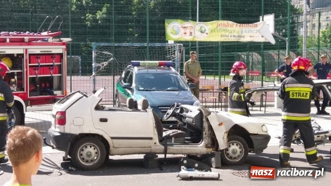 Zdjęcie w galerii na portalu naszraciborz.pl: Chronią, bronią, pomagają – w Szkole Podstawowej nr 4 odbył się piknik służb mundurowych  wiadomości z regionu