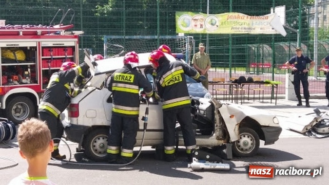 Zdjęcie w galerii na portalu naszraciborz.pl: Chronią, bronią, pomagają – w Szkole Podstawowej nr 4 odbył się piknik służb mundurowych  wiadomości z regionu