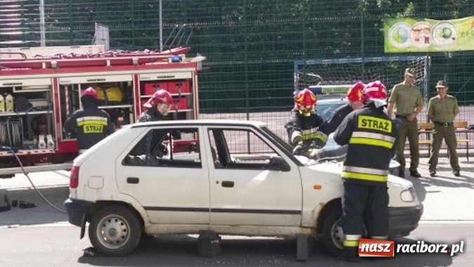 Zdjęcie w galerii na portalu naszraciborz.pl: Chronią, bronią, pomagają – w Szkole Podstawowej nr 4 odbył się piknik służb mundurowych  wiadomości z regionu