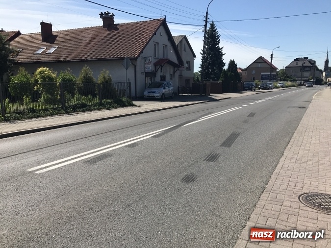 Zdjęcie w galerii na portalu naszraciborz.pl: TVN24 o zdarzeniu z Raciborza. Kierowca TIR-a zaczął wyprzedzać przed przejściem! Zapis drugiej kamery wiadomości z regionu