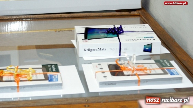 Zdjęcie w galerii na portalu naszraciborz.pl: Racibórz - historia (nie)codzienna – w bibliotece odbył się wernisaż wystawy wiadomości z regionu