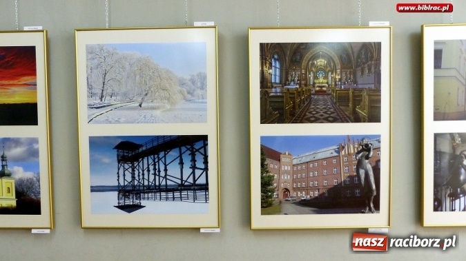 Zdjęcie w galerii na portalu naszraciborz.pl: Racibórz - historia (nie)codzienna – w bibliotece odbył się wernisaż wystawy wiadomości z regionu