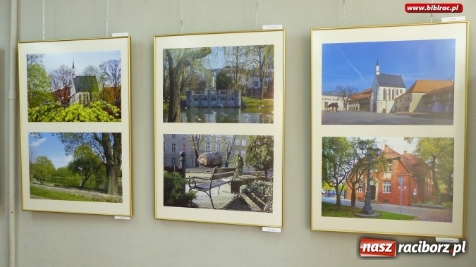 Zdjęcie w galerii na portalu naszraciborz.pl: Racibórz - historia (nie)codzienna – w bibliotece odbył się wernisaż wystawy wiadomości z regionu