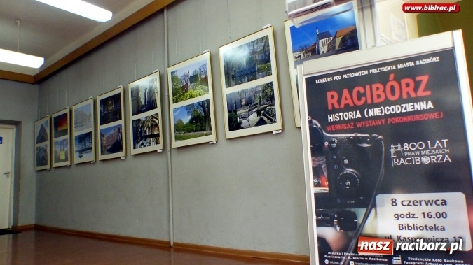 Zdjęcie w galerii na portalu naszraciborz.pl: Racibórz - historia (nie)codzienna – w bibliotece odbył się wernisaż wystawy wiadomości z regionu
