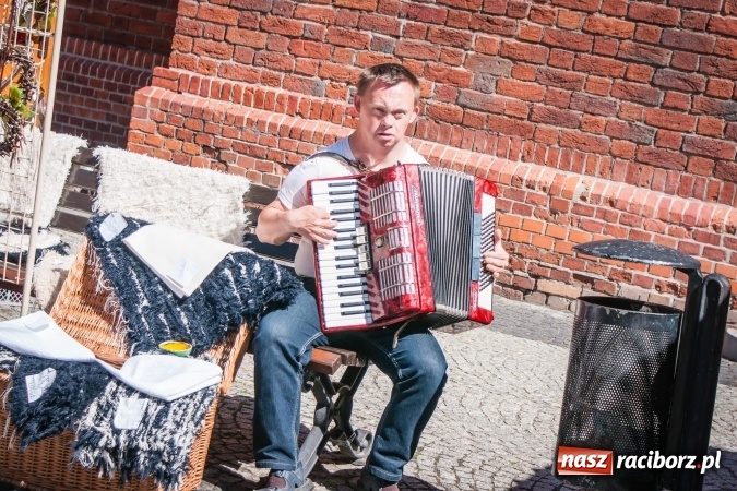 Zdjęcie w galerii na portalu naszraciborz.pl: Na placu Dominikańskim ruszył Jarmark św. Marcelego  wiadomości z regionu