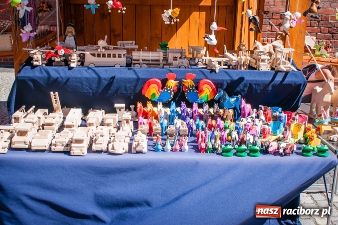 Zdjęcie w galerii na portalu naszraciborz.pl: Na placu Dominikańskim ruszył Jarmark św. Marcelego  wiadomości z regionu