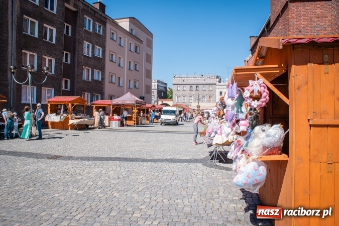 Zdjęcie w galerii na portalu naszraciborz.pl: Na placu Dominikańskim ruszył Jarmark św. Marcelego  wiadomości z regionu