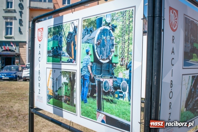 Zdjęcie w galerii na portalu naszraciborz.pl: Dni Raciborza 2017: Trwają ostatnie przygotowania do święta miasta. Fanki Dawida Kwiatkowskiego już pod sceną wiadomości z regionu