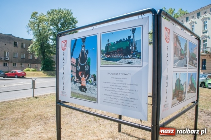 Zdjęcie w galerii na portalu naszraciborz.pl: Dni Raciborza 2017: Trwają ostatnie przygotowania do święta miasta. Fanki Dawida Kwiatkowskiego już pod sceną wiadomości z regionu