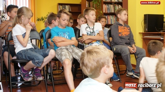 Zdjęcie w galerii na portalu naszraciborz.pl: Czytanie zbliża... pokolenia wiadomości z regionu