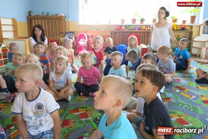 Zdjęcie w galerii na portalu naszraciborz.pl: Czytanie zbliża... pokolenia wiadomości z regionu