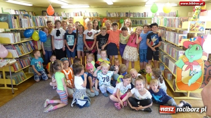 Zdjęcie w galerii na portalu naszraciborz.pl: Czytanie zbliża... pokolenia wiadomości z regionu