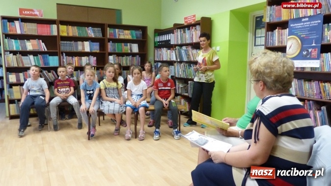 Zdjęcie w galerii na portalu naszraciborz.pl: Czytanie zbliża... pokolenia wiadomości z regionu