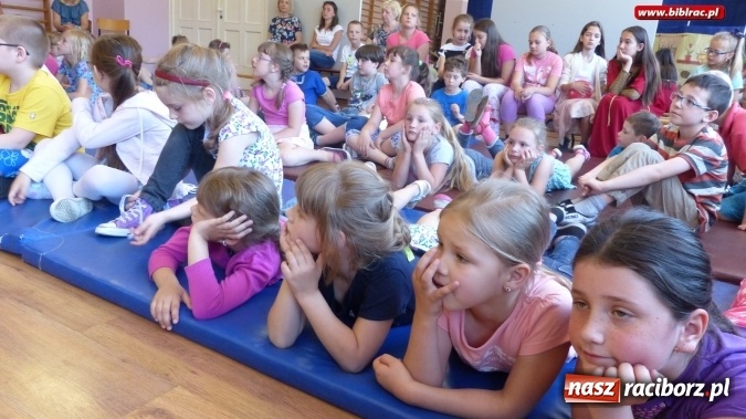 Zdjęcie w galerii na portalu naszraciborz.pl: Czytanie zbliża... pokolenia wiadomości z regionu