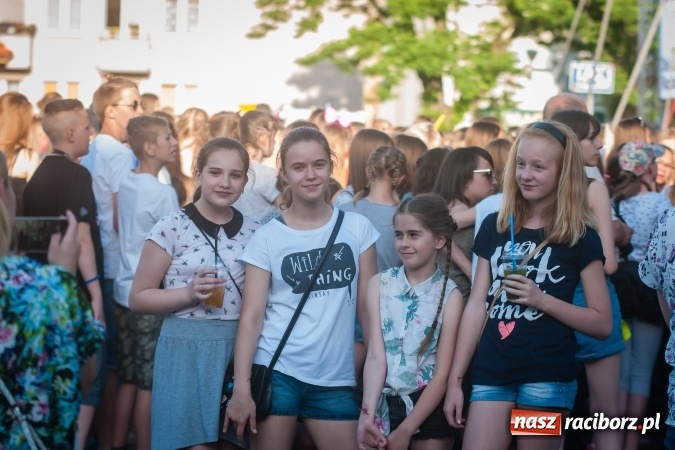 Zdjęcie w galerii na portalu naszraciborz.pl: Dni Raciborza 2017: Trwa koncert Dawida Kwiatkowskiego wiadomości z regionu