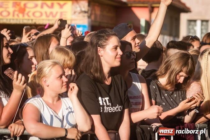 Zdjęcie w galerii na portalu naszraciborz.pl: Dni Raciborza 2017: Trwa koncert Dawida Kwiatkowskiego wiadomości z regionu