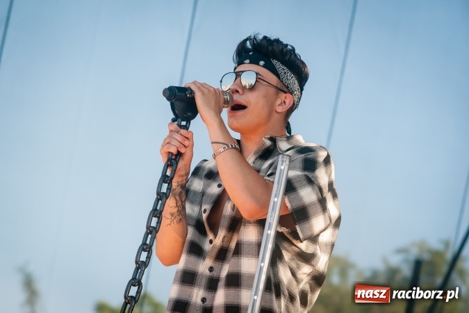 Zdjęcie w galerii na portalu naszraciborz.pl: Dni Raciborza 2017: Trwa koncert Dawida Kwiatkowskiego wiadomości z regionu