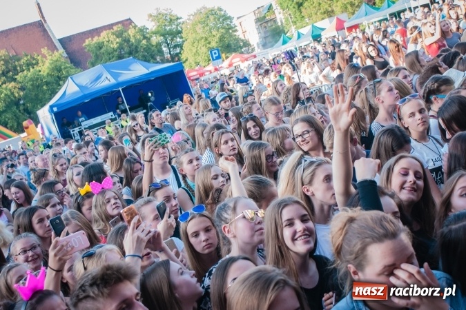 Zdjęcie w galerii na portalu naszraciborz.pl: Dni Raciborza 2017: Trwa koncert Dawida Kwiatkowskiego wiadomości z regionu