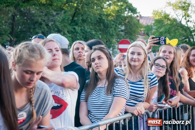 Zdjęcie w galerii na portalu naszraciborz.pl: Dni Raciborza 2017: Trwa koncert Dawida Kwiatkowskiego wiadomości z regionu