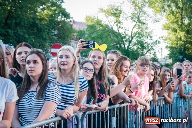 Zdjęcie w galerii na portalu naszraciborz.pl: Dni Raciborza 2017: Trwa koncert Dawida Kwiatkowskiego wiadomości z regionu