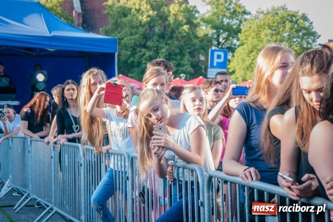 Zdjęcie w galerii na portalu naszraciborz.pl: Dni Raciborza 2017: Trwa koncert Dawida Kwiatkowskiego wiadomości z regionu