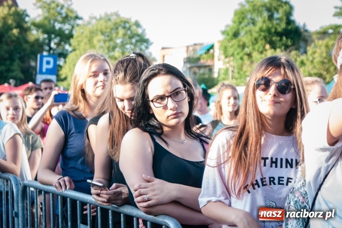 Zdjęcie w galerii na portalu naszraciborz.pl: Dni Raciborza 2017: Trwa koncert Dawida Kwiatkowskiego wiadomości z regionu