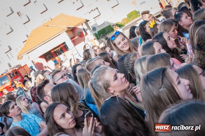 Zdjęcie w galerii na portalu naszraciborz.pl: Dni Raciborza 2017: Trwa koncert Dawida Kwiatkowskiego wiadomości z regionu