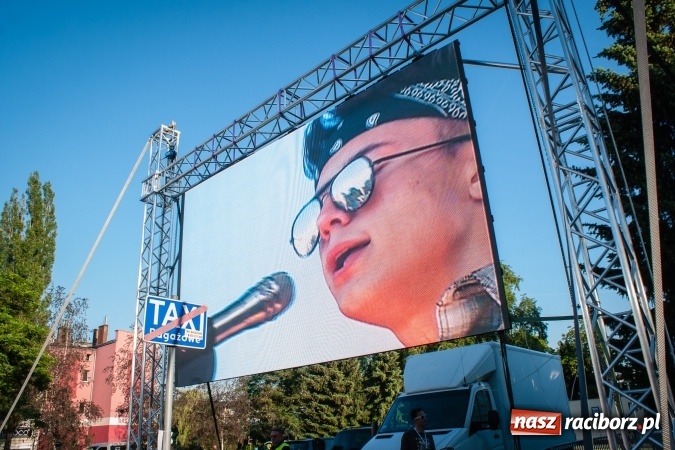 Zdjęcie w galerii na portalu naszraciborz.pl: Dni Raciborza 2017: Trwa koncert Dawida Kwiatkowskiego wiadomości z regionu