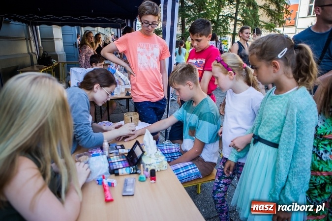 Zdjęcie w galerii na portalu naszraciborz.pl: Piknik rodzinny w Szkole Podstawowej nr 4  wiadomości z regionu