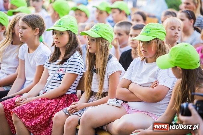 Zdjęcie w galerii na portalu naszraciborz.pl: Piknik rodzinny w Szkole Podstawowej nr 4  wiadomości z regionu