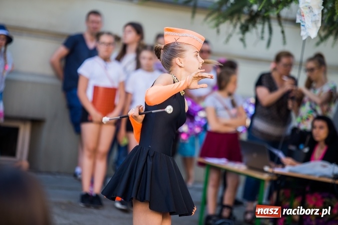 Zdjęcie w galerii na portalu naszraciborz.pl: Piknik rodzinny w Szkole Podstawowej nr 4  wiadomości z regionu