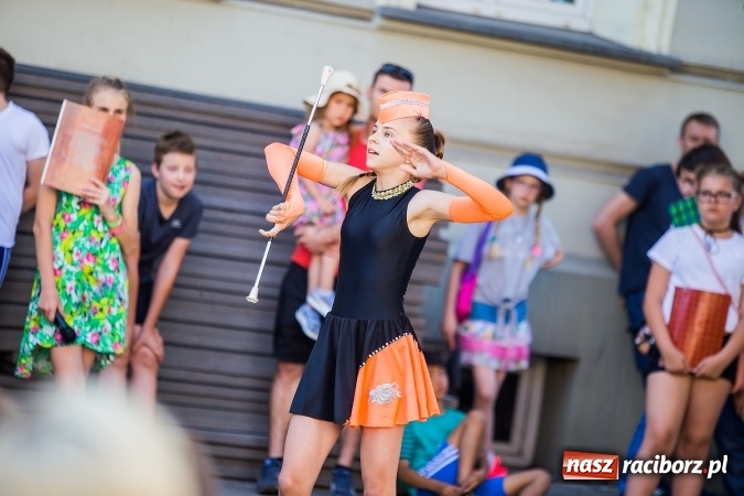 Zdjęcie w galerii na portalu naszraciborz.pl: Piknik rodzinny w Szkole Podstawowej nr 4  wiadomości z regionu
