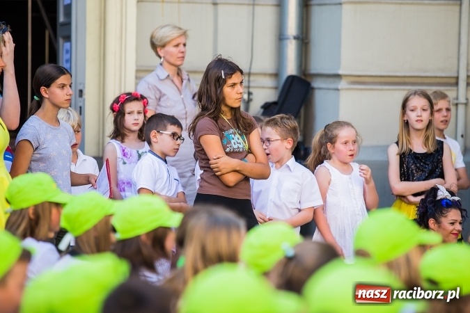 Zdjęcie w galerii na portalu naszraciborz.pl: Piknik rodzinny w Szkole Podstawowej nr 4  wiadomości z regionu