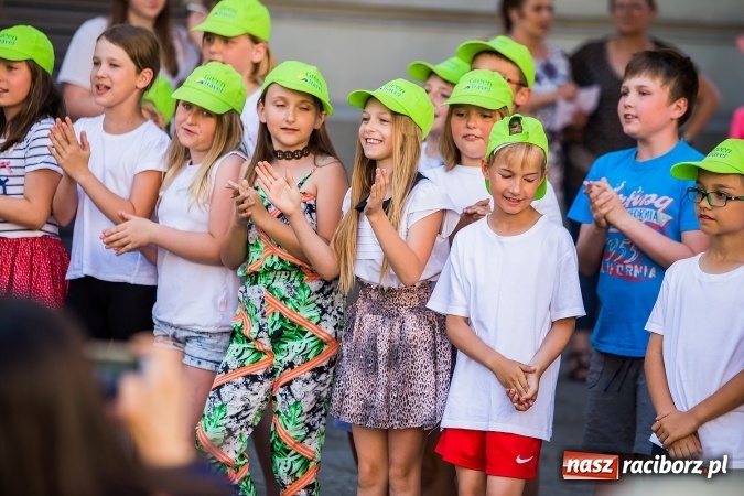Zdjęcie w galerii na portalu naszraciborz.pl: Piknik rodzinny w Szkole Podstawowej nr 4  wiadomości z regionu